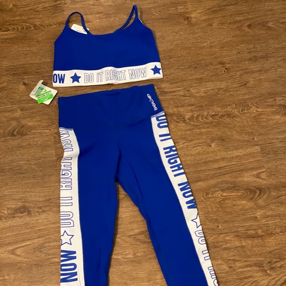 Sports bras and leggings - Picture 3 of 3